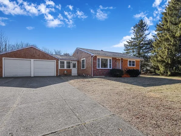 319 Oakhill Ave, Attleboro, MA 02703