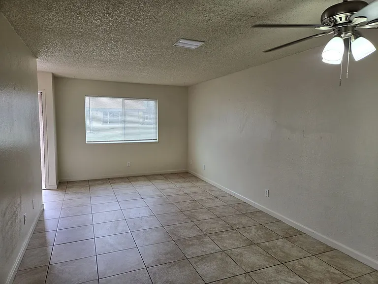 2532 W Chestnut Ct — Photo 5