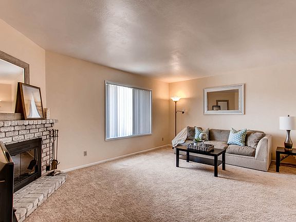 4th image of 699 Lado De Loma Dr
