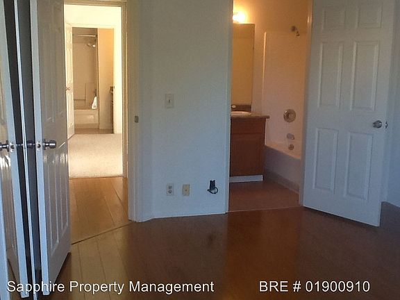 4th image of 11482 Moorpark St APT 04