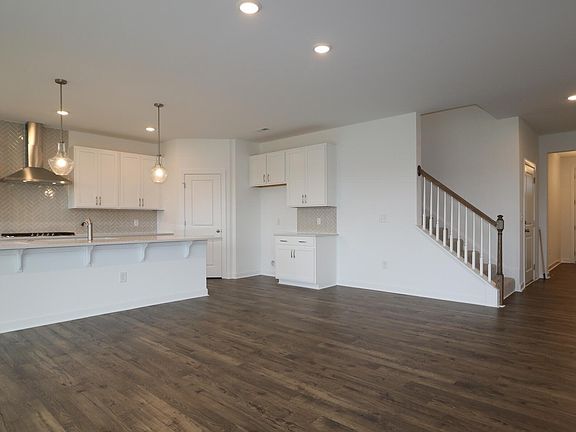 5th image of 256 Yellow River Way