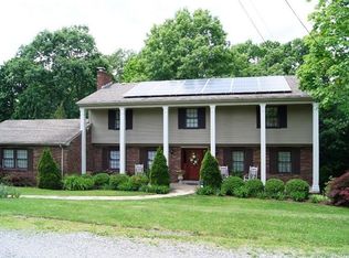101 Craigwood Dr, Coraopolis, PA 15108