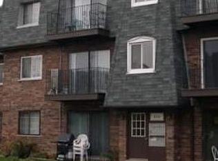 9355 Bay Colony Dr APT 2N, Des Plaines, IL 60016