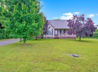 38 Hunters Ridge Dr, Fayetteville, TN 37334