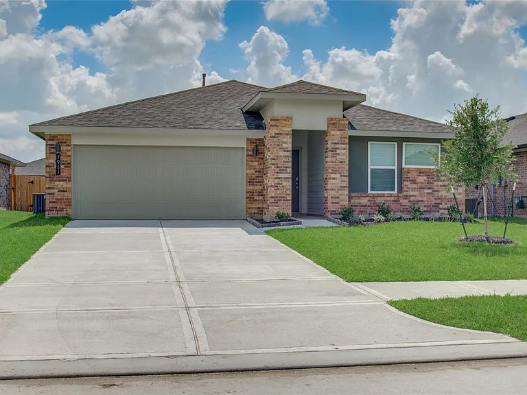 7911 Murciana Dr — Photo 2