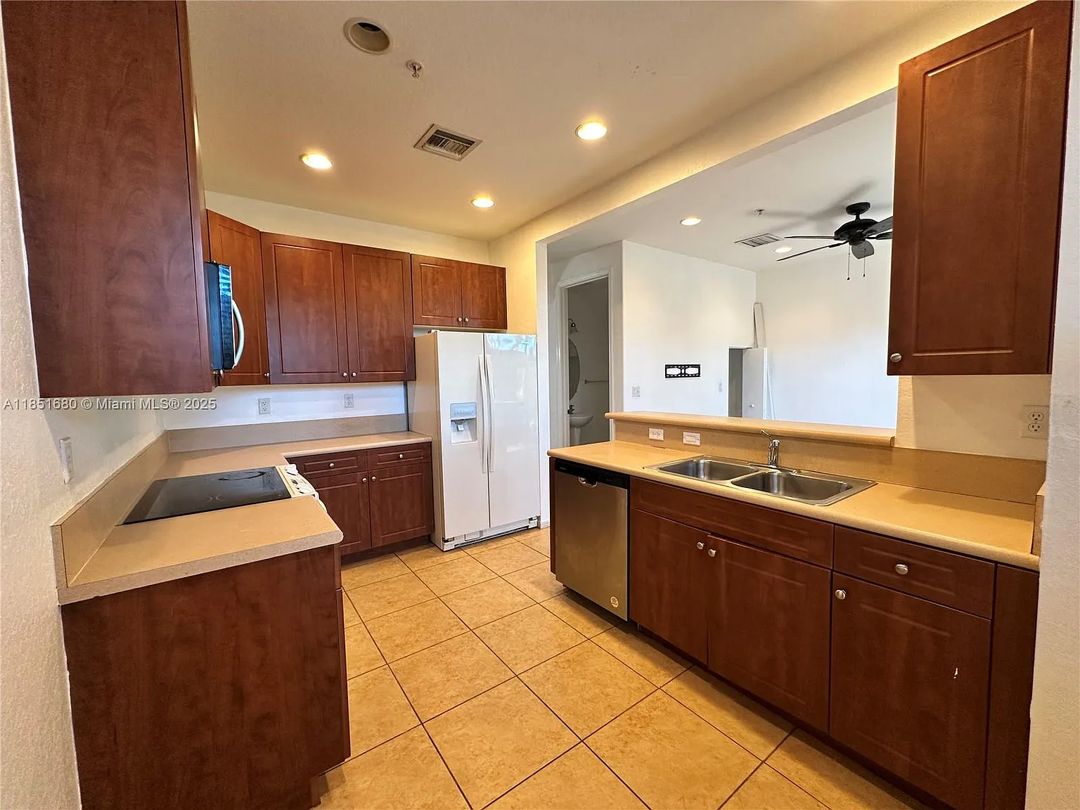 3 bed, 1420 sqft, $2,800 — Photo 4