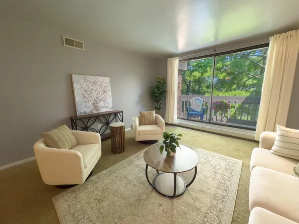 2300 W Good Hope ROAD #339, Glendale, WI 53209