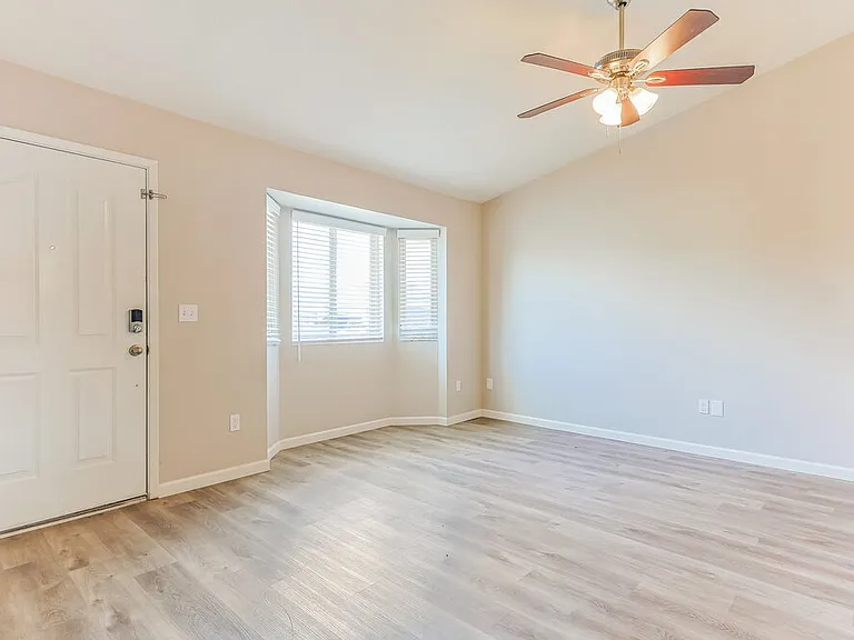 2203 E Dragoon Ave — Photo 3