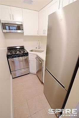 3rd image of 169 W 85th St APT 1B