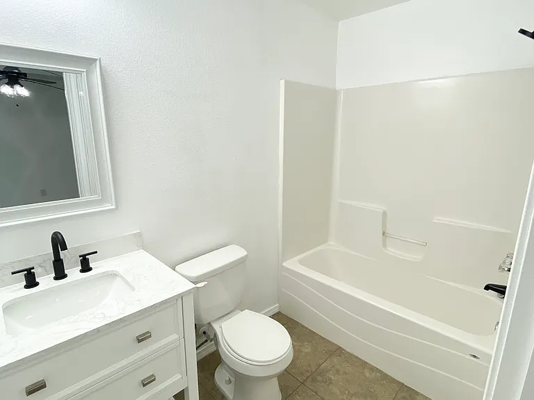 2508 E Houston St #B — Photo 8