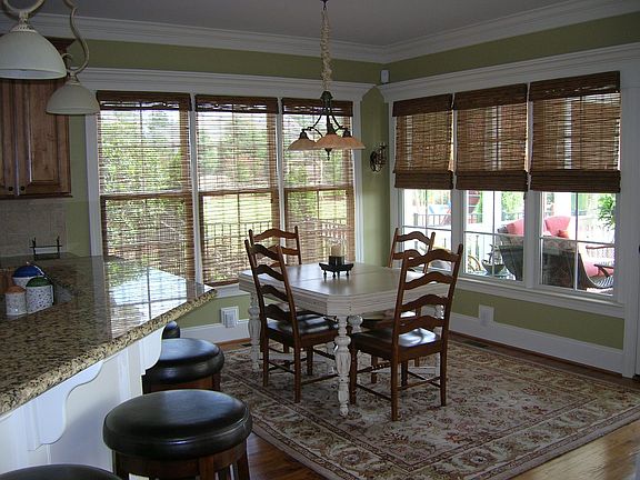 EAT IN KITCHEN AREA