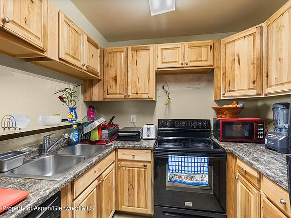 5th image of 1527 Blake Ave APT 207