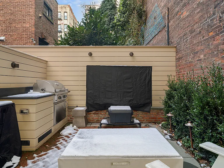 158 W 10th St #1 — Photo 11