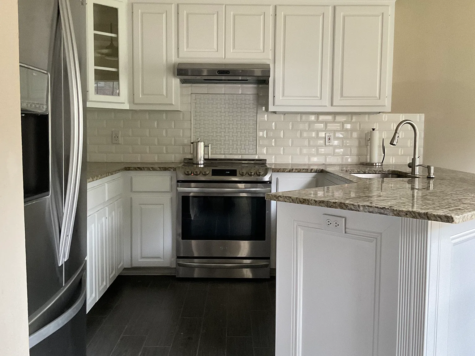3 bed, 2.5 bath, 2053 sqft, $2,600 — Photo 4