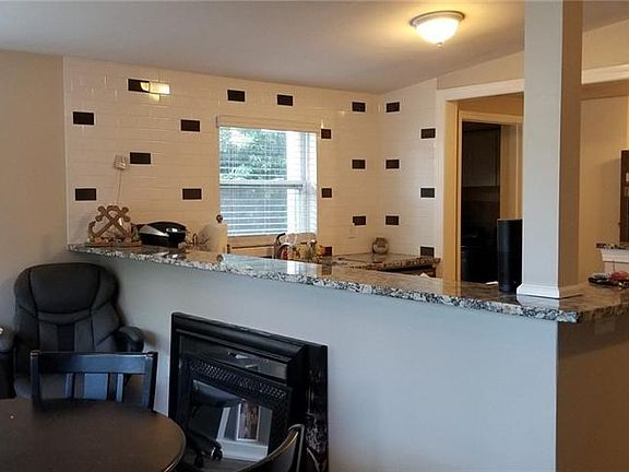 3rd image of 3254 Hillsdale Ave