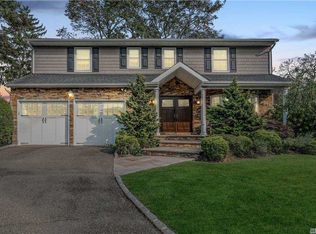 2461 Lindenmere Dr, Merrick, NY 11566