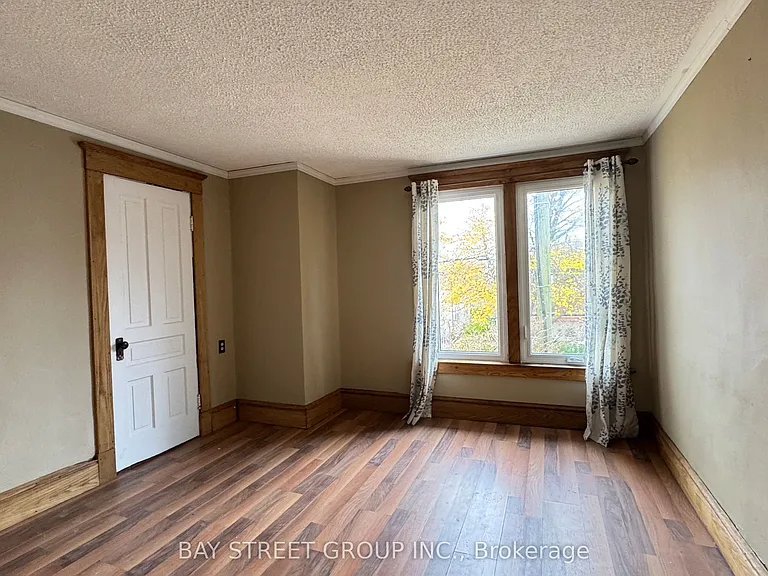 5114 McRae St #UPPER — Photo 9