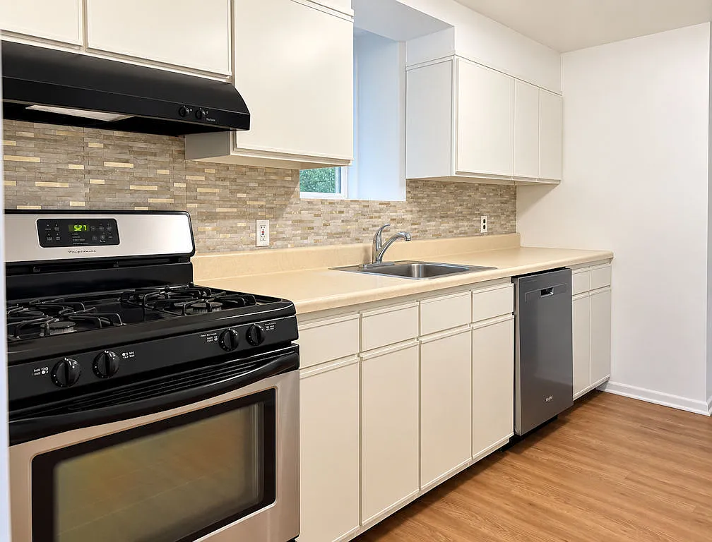 Apartment for Rent — Photo 2