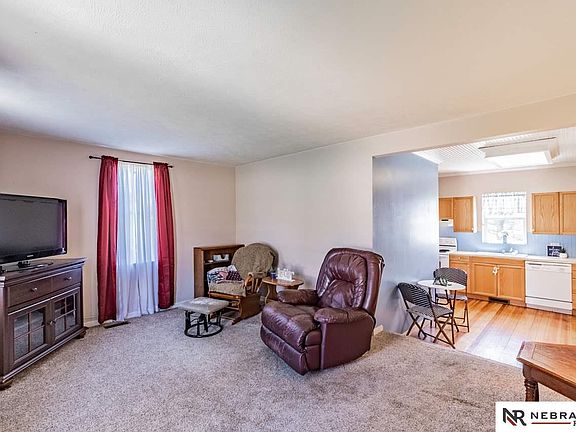 5th image of 533 E 2nd St