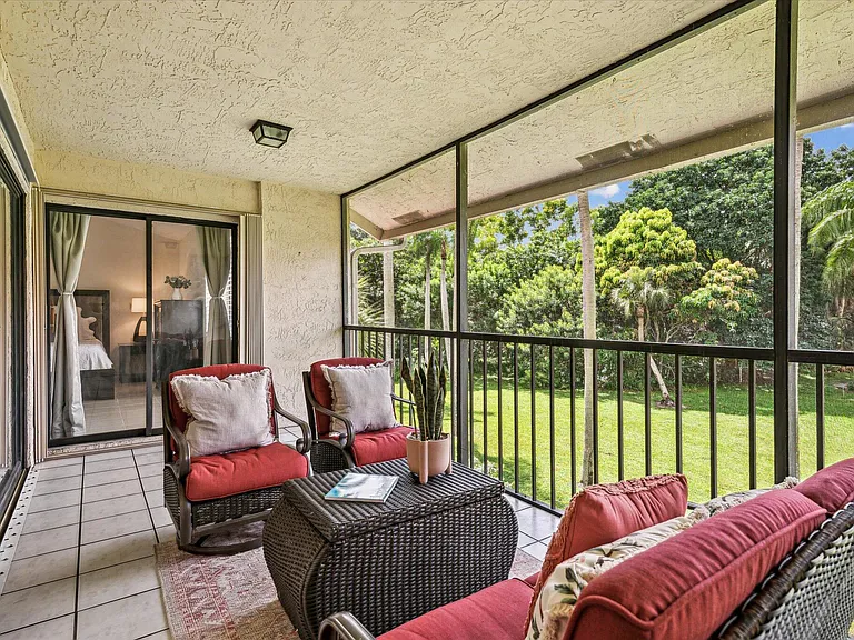 5750 Coach House Cir #G — Photo 16