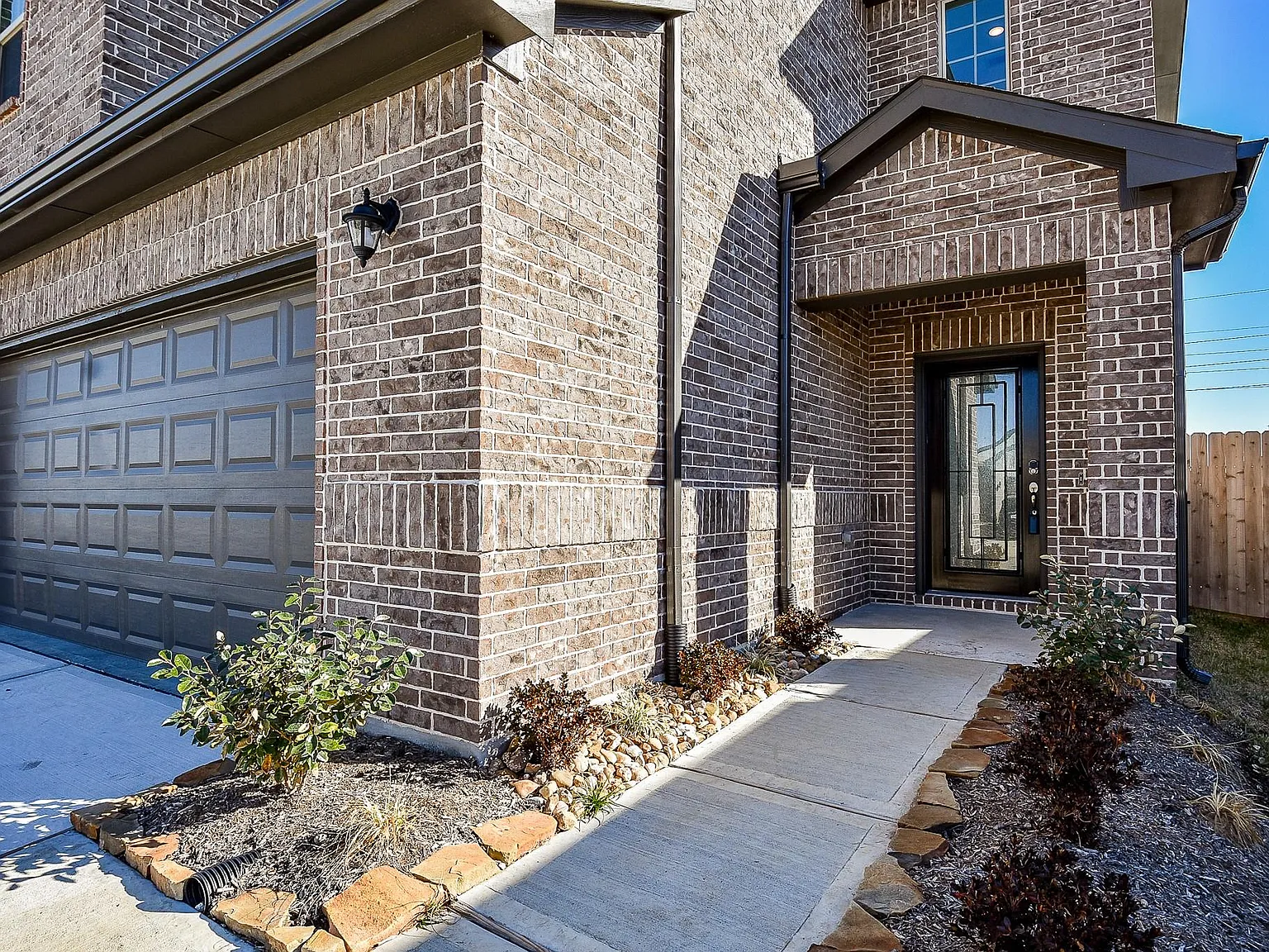 5 bed, 4.0 bath, 2409 sqft, $3,100 — Photo 3