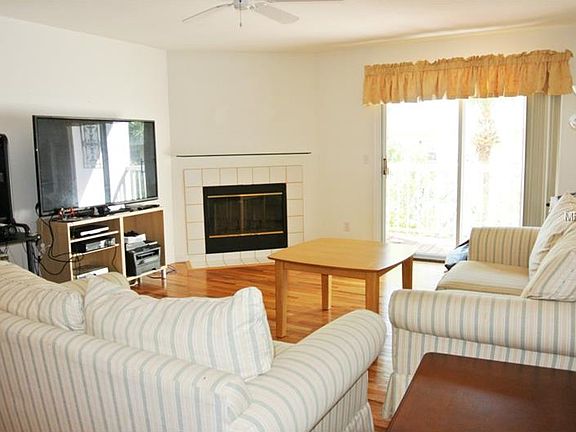 3rd image of 383 Madeira Cir