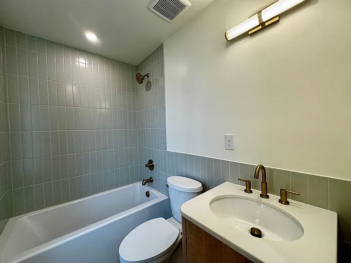 230 Washington St NE — Photo 39