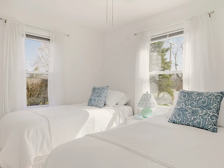 415 Wapping Rd — Photo 36