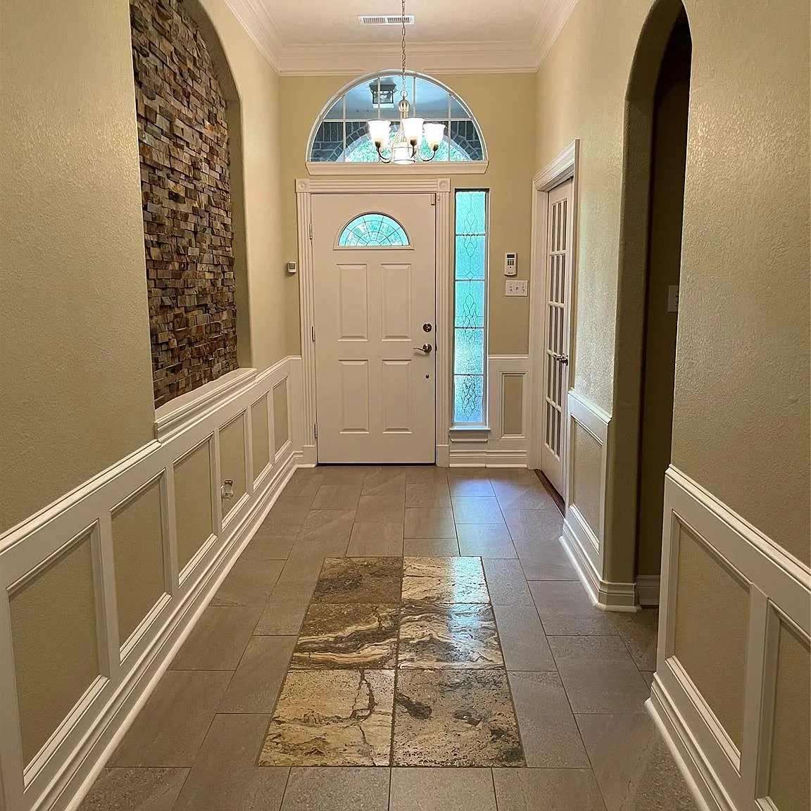 3 bed, 2.0 bath, 1944 sqft, $3,000 — Photo 4