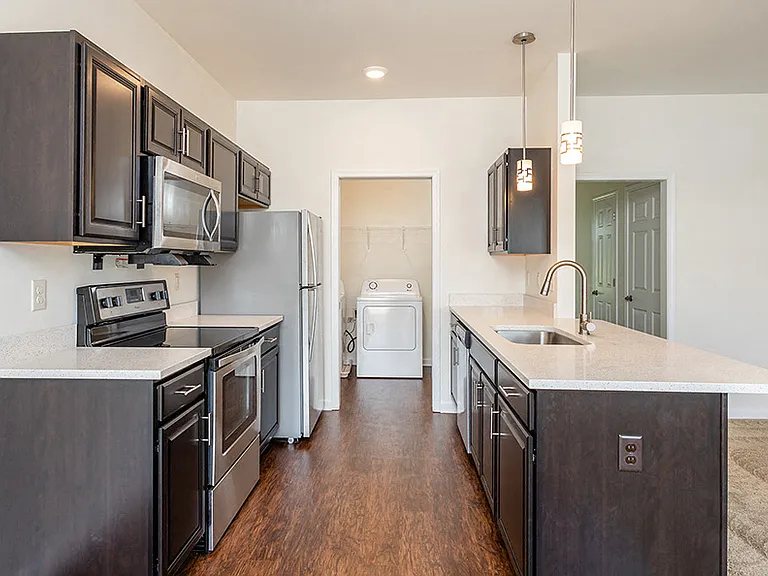 Avon Commons Apartment Homes — Photo 3