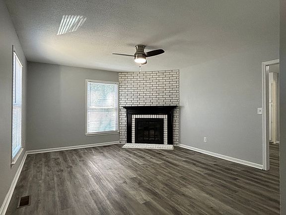 3rd image of 4 Clark Ct