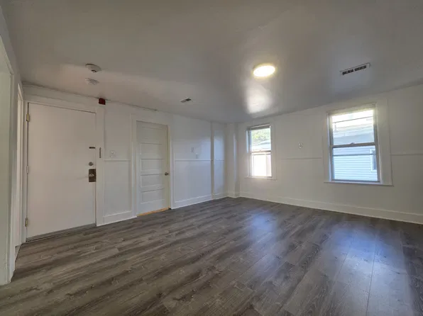 212 Burnside Ave 1stflr 4b/1b Renovated Hardwoods Freshpaint Petsok
