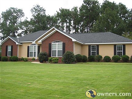 Eter Photo CaptionFront-Landscaped yard