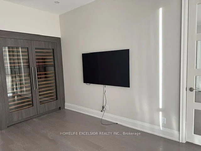 Varley Condo — Photo 4