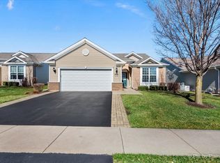 2745 Beacon Point Cir, Elgin, IL 60124