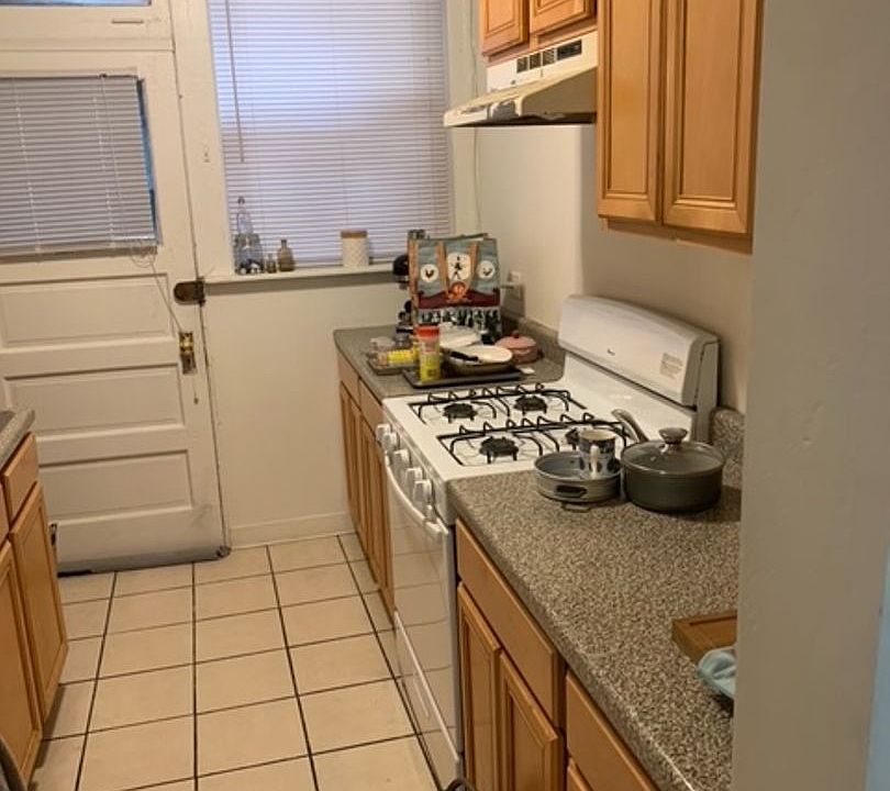 1st image of 1511 W Addison St Unit 1