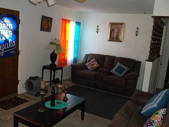 4th image of 4737 Crest Dr