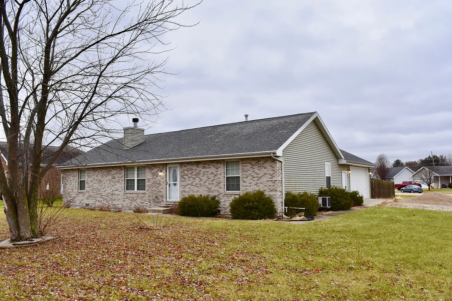 401 N Robert Dr photo 1