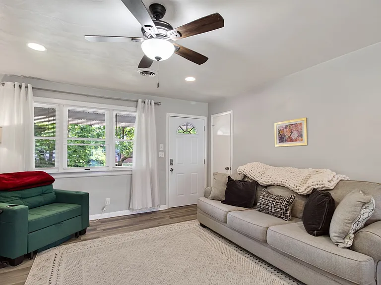 9501 Beaumont St — Photo 18