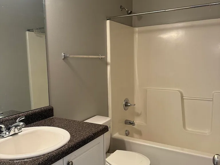 943 Erika Ln — Photo 8