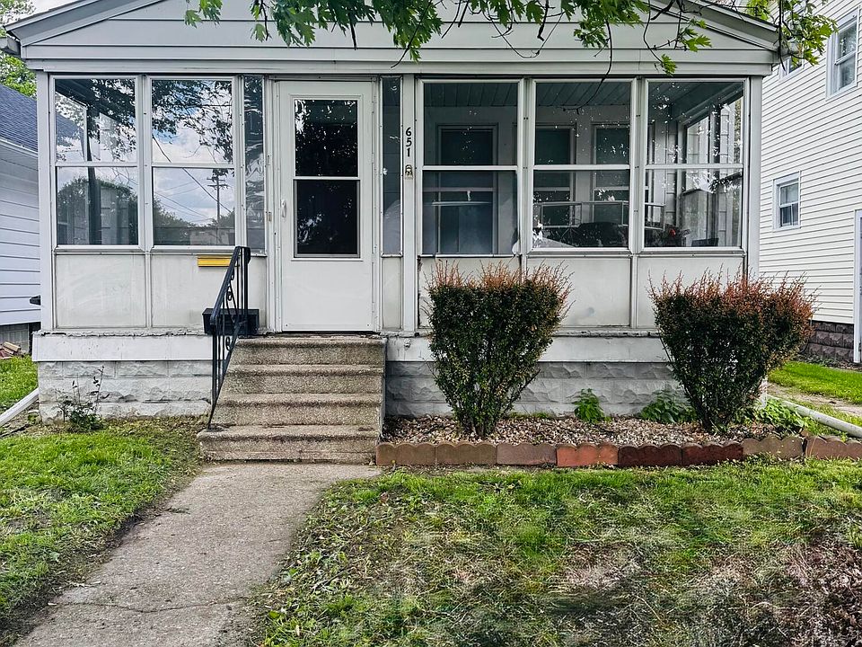 1st image of 651 Dearborn Ave