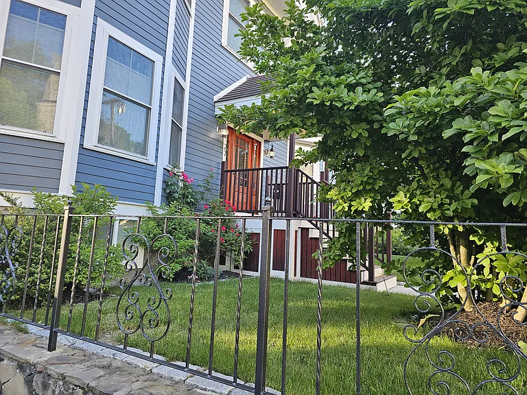 27 Howland St #Penthouse 1 — Photo 29