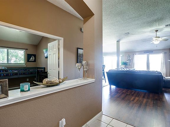 5th image of 300 Cherrytree Ln