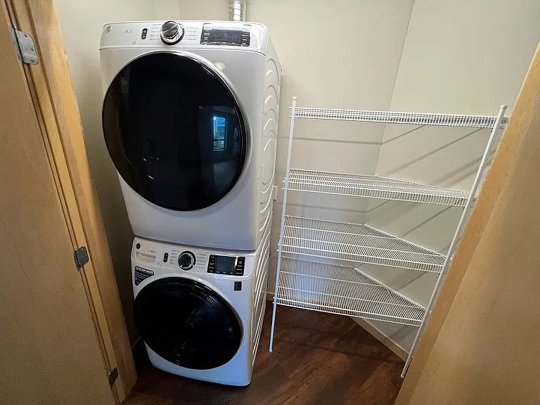 Venture Luxury High Rise — Photo 97