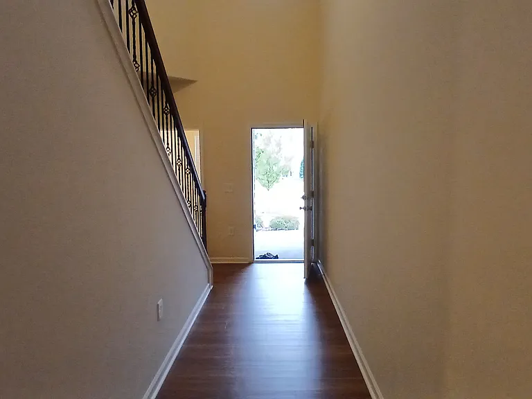 136 Eagleson St — Photo 4