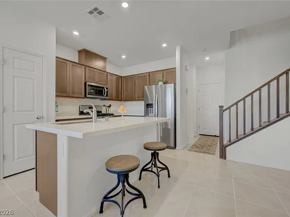 909 Kyanite Ln, Henderson, NV 89011