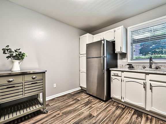 5th image of 390 Brittany Ct #351H
