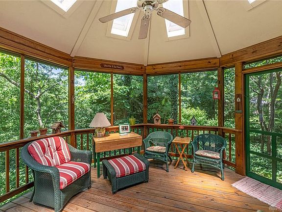 3rd image of 515 Cottingwood Ct