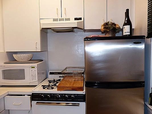 4th image of 240 E 46th St APT 3A
