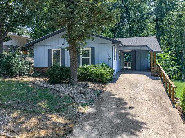 1 Blandford Ln, Bella Vista, AR 72715